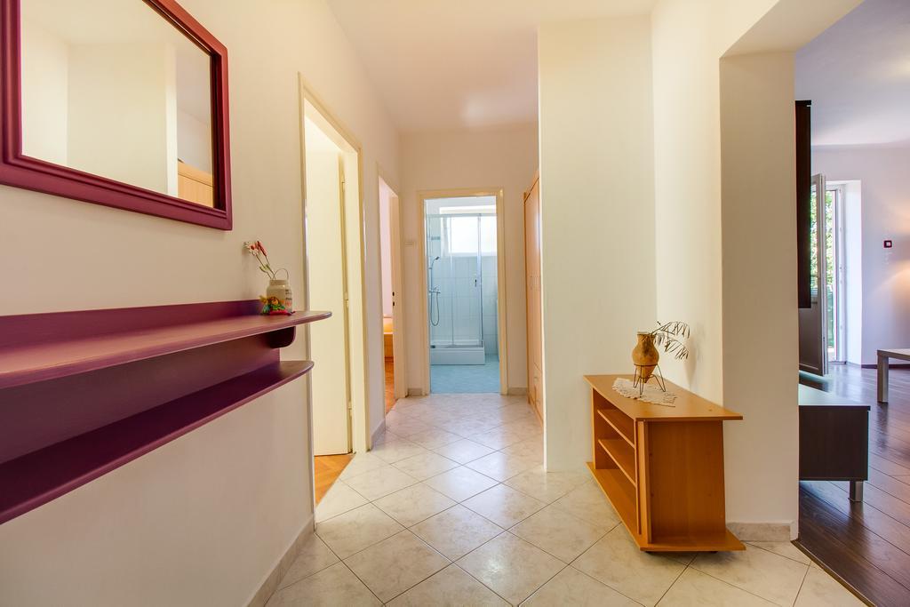 Apartment Bambi Mali Losinj Bagian luar foto