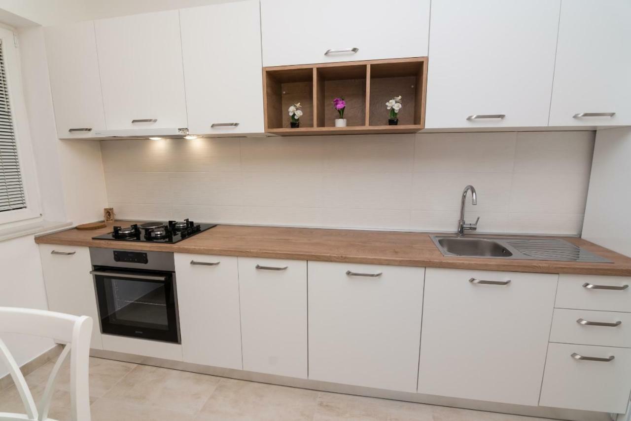 Apartment Bambi Mali Losinj Bagian luar foto