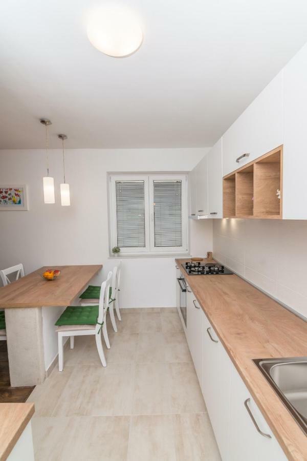 Apartment Bambi Mali Losinj Bagian luar foto